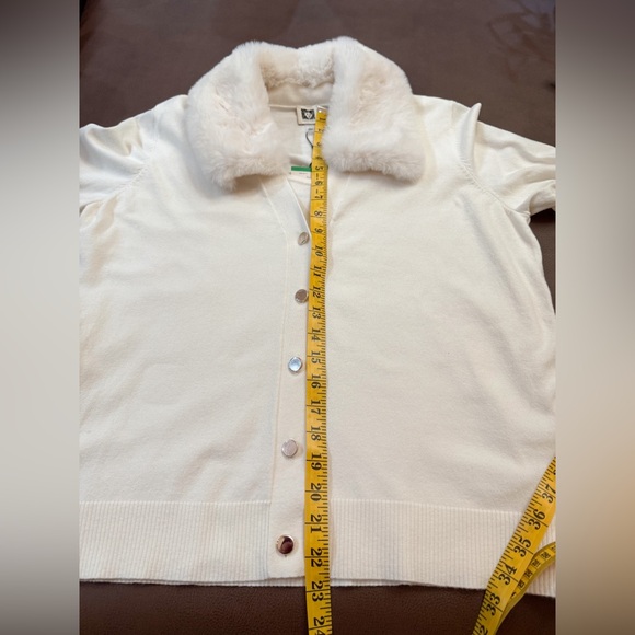 ANNE KLEIN Faux Fur Cardigan Sweater NWT size L
Non smoking/No Pets - Picture 8 of 10